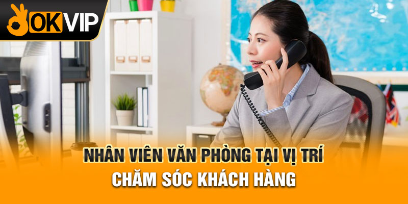 Nhân viên văn phòng tại vị trí chăm sóc khách hàng